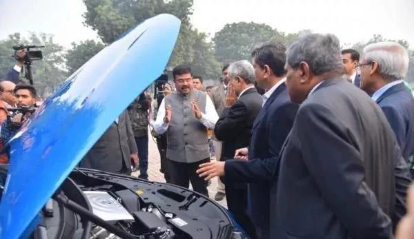 印度石油部长呼吁发展氢燃料电池